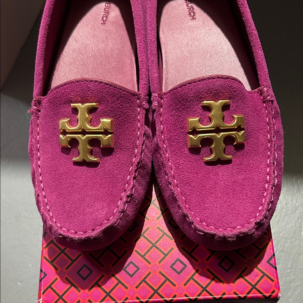 Tory Burch- Everly Driver Suede Loafers with Gold Emblem, “Prickly Pear”, size 8 - Picture 2 of 9